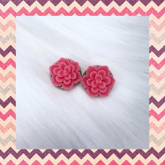 💕BERRY PINK SUCCULENT EARRINGS💕 - Picture 2 of 2